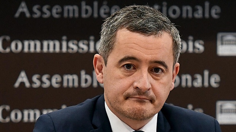 Gérald Darmanin, le ministre de l’Intérieur, est souvent au centre de l’actualité. Il communique beaucoup, sur les réseaux sociaux ou dans les médias, sur les sujets liés à la sécurité, à l’immigration ou au terrorisme. Mais sa communication est-elle toujours pertinente et efficace ? Ou bien communique-t-il trop et trop vite, au risque de se contredire, de se tromper ou de créer de la polémique ?