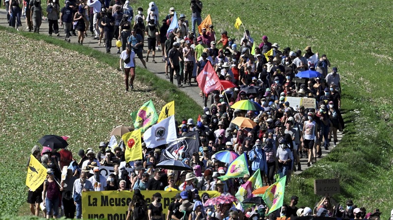 Le projet d’enfouissement de déchets nucléaires à Bure, dans la Meuse, suscite depuis des années une vive opposition de la part de certains riverains, associations écologistes et élus locaux.