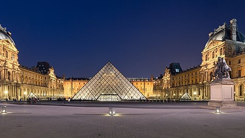 Les alertes à la bombe ont semé la panique dans deux des plus prestigieux monuments de France ce samedi. Le musée du Louvre et le château de Versailles ont été évacués et fermés après avoir reçu des menaces anonymes.