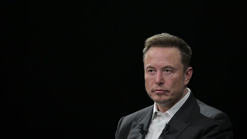 Elon Musk est un entrepreneur, chef d’entreprises et milliardaire sud-africain, canadien et américain. Il est le fondateur et le PDG de plusieurs sociétés innovantes dans les domaines de l’aérospatiale, de l’automobile, de l’intelligence artificielle et des réseaux sociaux.