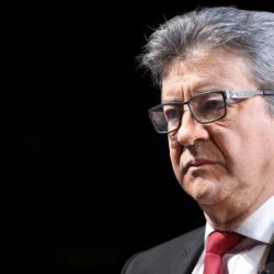 Face à ces critiques, Jean-Luc Mélenchon ne recule pas. Il persiste et signe. Il assume ses propos, ses actes, ses choix. Il ne s’excuse pas, il ne se repent pas, il ne se renie pas. Il défend ses convictions, ses idées, ses valeurs.