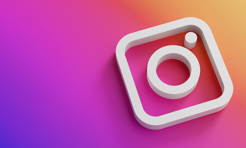 Instagram est une plateforme qui permet de partager des photos et des vidéos avec des millions de personnes dans le monde.