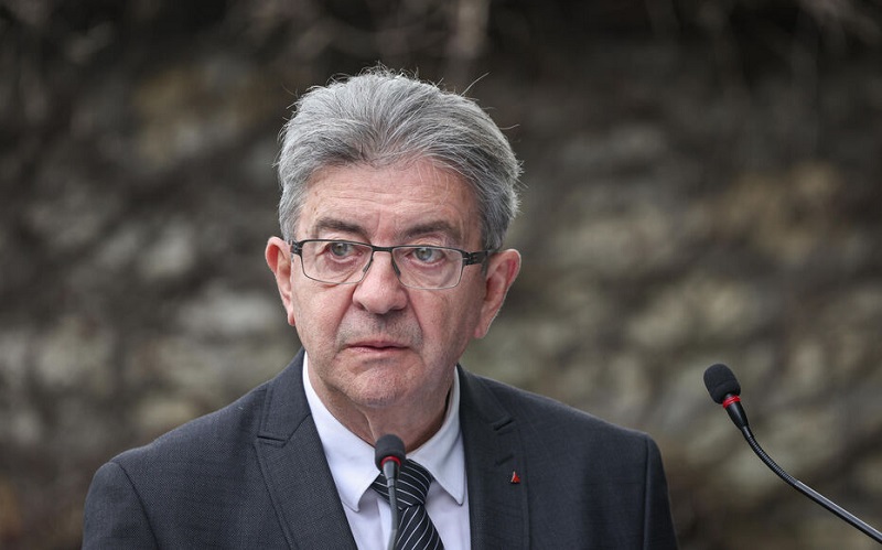 Jean-Luc Antoine Pierre Mélenchon, souvent surnommé JLM, est un homme politique français né le 19 août 1951 à Tanger, au Maroc.