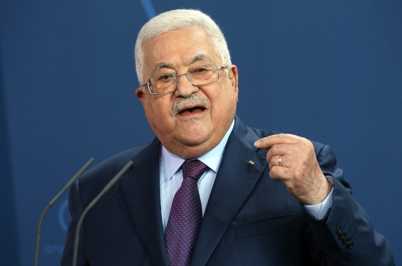 Mahmoud Abbas, également connu sous le pseudonyme d’Abou Mazen, est un homme politique palestinien, président de l’Autorité palestinienne et de l’État de Palestine depuis 2005.