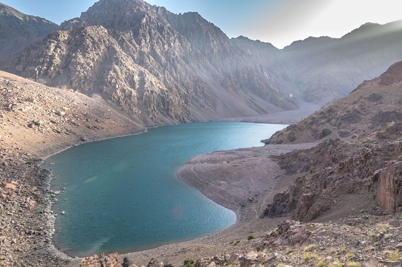 Le Lac Ifni Un Joyau Caché dans les Hautes Montagnes du Haut Atlas