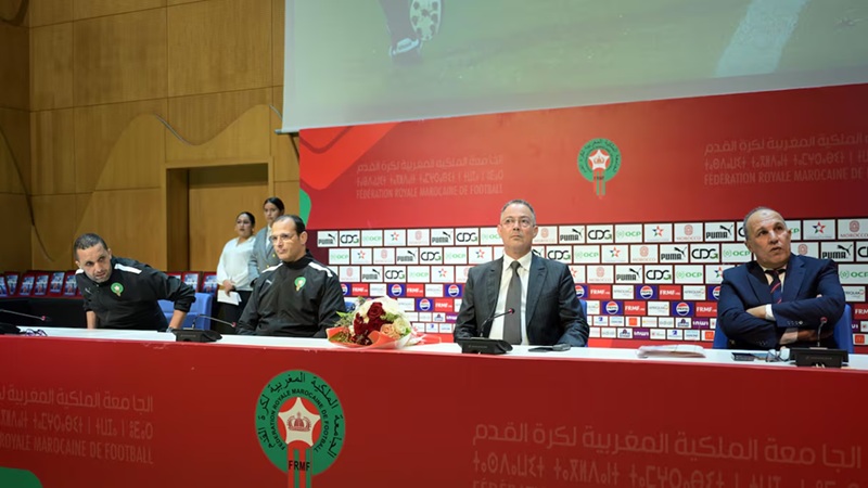 Remise de badges FIFA à des arbitres marocains