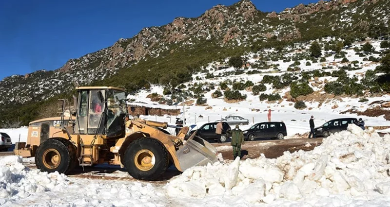 Chefchaouen Mobilisation exceptionnelle pour la réouverture des axes routiers après les chutes de neige