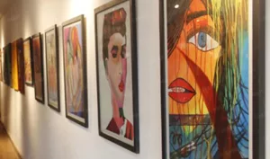 Des œuvres d’art signées par d’anciens addicts exposées à la Maison des Jeunes Hasnouna