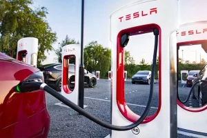 Tesla investit au Maroc