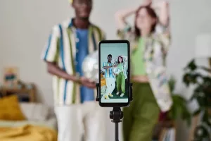 Créateurs de contenu et productions artistiques vers une crise de légitimité dans le monde arabe
