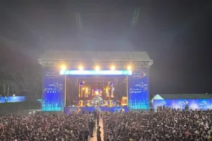 L7or enflamme la scène de Tanger pour l’ouverture du Festival des Plages 2025
