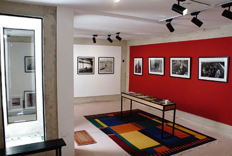 Tanger accueille Comment voir les choses une exposition intime sur la nature morte signée Daniel Aron