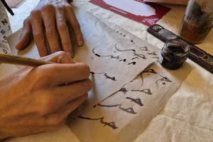 Casablanca un atelier de calligraphie arabe pour initier les enfants à un art ancestral